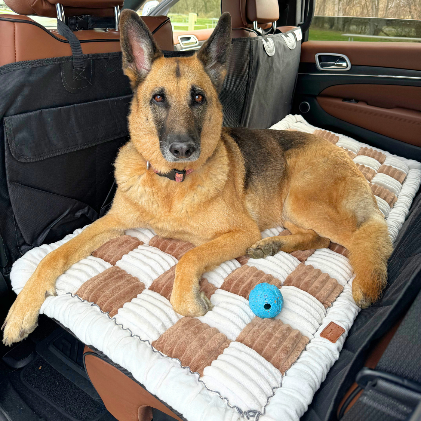 Global Inn™ Deluxe Dog Bed - For The Backseat Extender